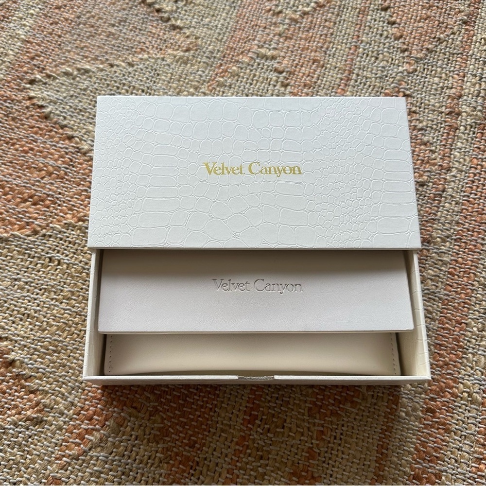 Velvet Canyon Revolution Sunglasses in Peach - Picture 6 of 10